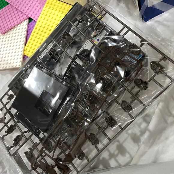 NIB Star Wars The Mandalorian Beskar Armor & Razor Crest Ship Bandai Model Kits - Picture 11 of 11